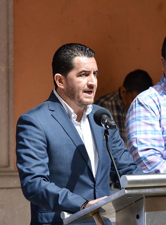 AGRADECE JAVIER TORRES RODRIGUEZ  A PERSONAL DE LA PRESIDENCIA