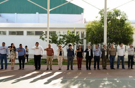 REALIZAN HONORES A LA BANDERA EN LA BIBLIOTECA MUNICIPAL
