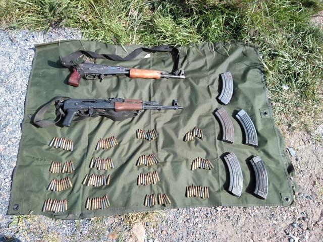 DETIENE PERSONAL MILITAR A UNA PERSONA Y ASEGURA ARMAS LARGAS