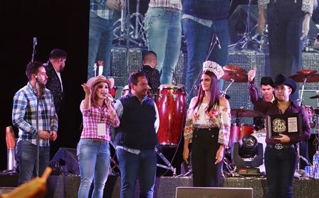 COMPLACE EL BEBETO A SUS SEGUIDORES EN LA FENAFLLO 2018