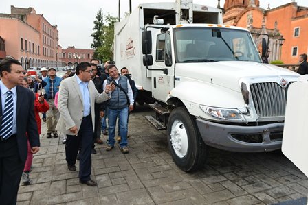 EL ALCALDE CUMPLE COMPROMISO DE MEJORAR  LA RECOLECCIÓN DE BASURA