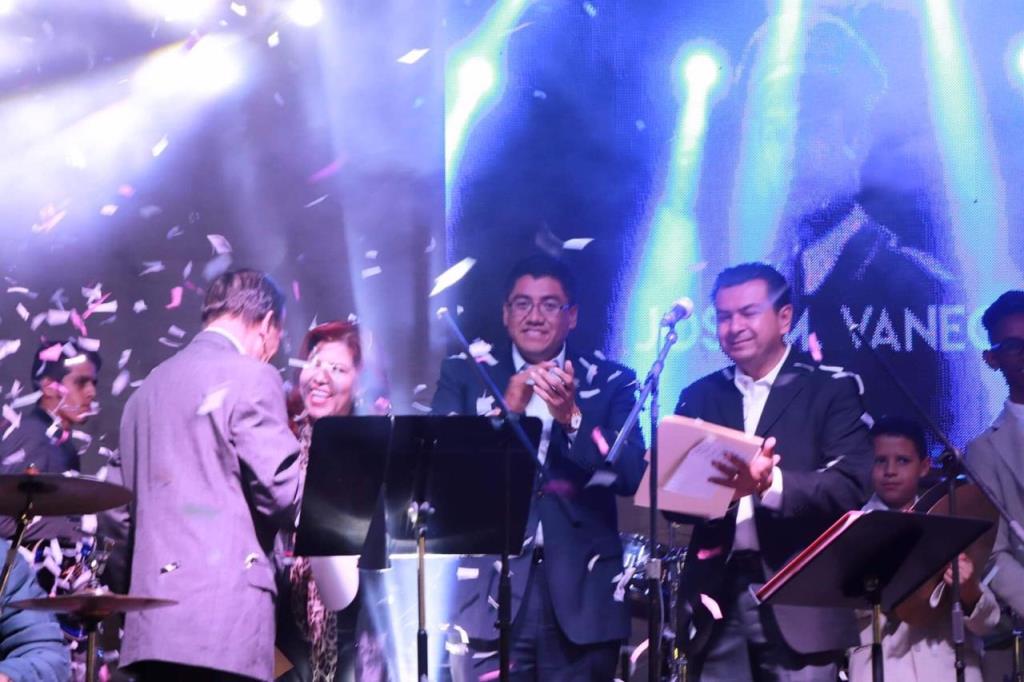 SAÚL MONREAL PONE EN MARCHA SEMÁFORO  EN EL BOULEVARD SAN JOSÉ