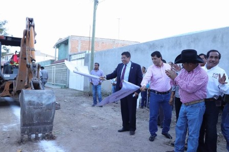 INICIA OBRA DE PAVIMENTACIÓN HIDRÁULICA  EN COLONIA LIENZO CHARRO CON INVERSIÓN DE 2.1 MDP