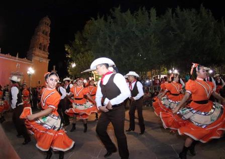 CONVIVEN FAMILIAS FRESNILLENSES  EN EL “VIERNES DE TALENTO JOVEN”