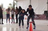 NIÑOS DE PIEDRAS DISFRUTAN UNA TARDE EN LA PISTA DE HIELO