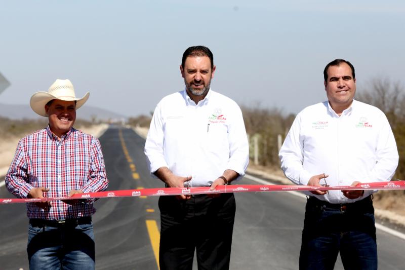 MODERNIZA TELLO TRAMOS CARRETEROS, MEJORA VIVIENDAS Y OFRECE EMPLEO TEMPORAL EN EL MUNICIPIO DE PINOS