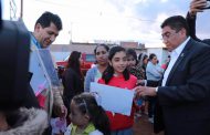 ENTREGA SAÚL MONREAL JUGUETES Y COBIJAS EN COLONIAS DE FRESNILLO