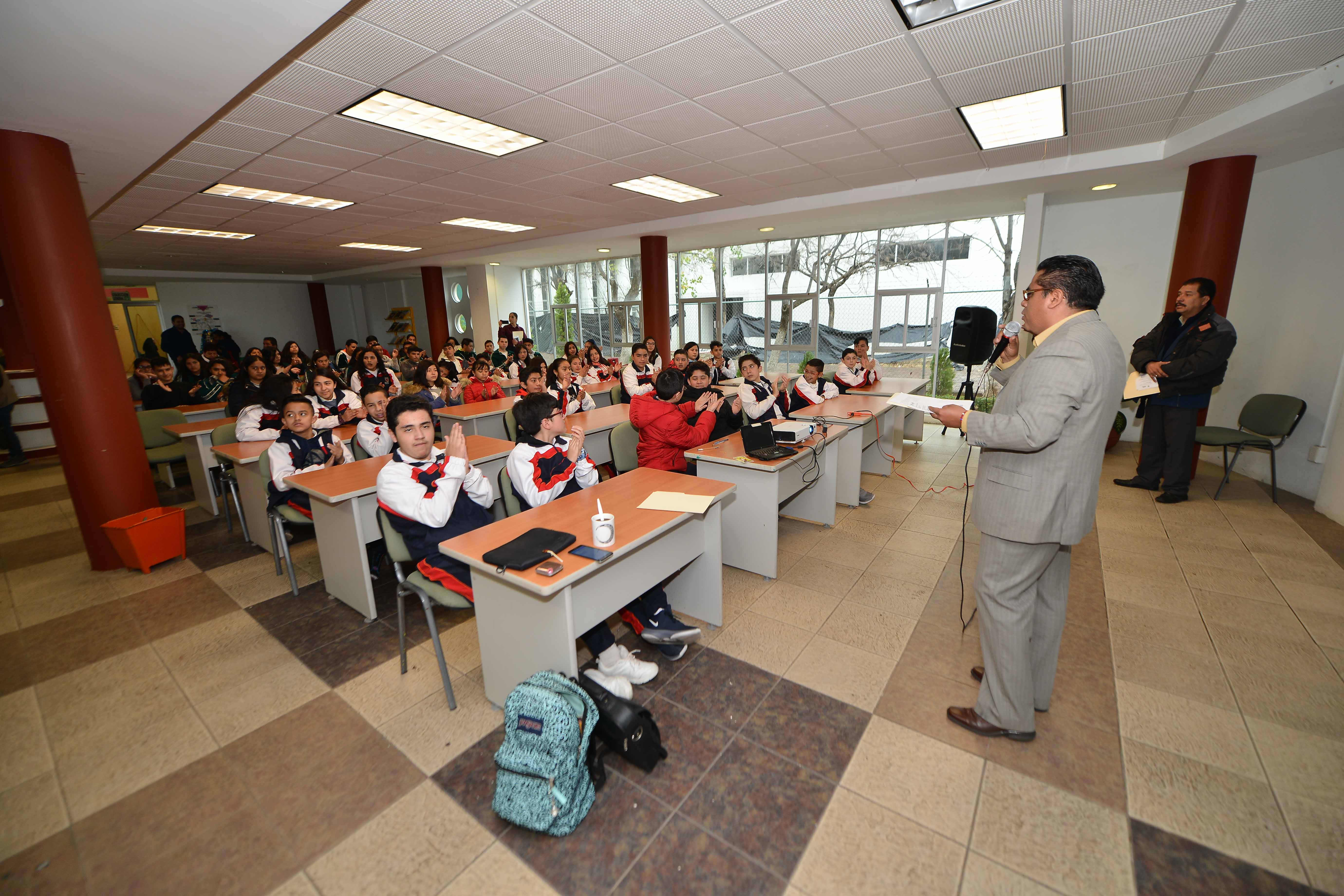 PARTICIPAN ESTUDIANTES FRESNILLENSES EN LA CONFERENCIA: “UN POCO DE ARTE PARA LAS NUEVAS GENERACIONES”