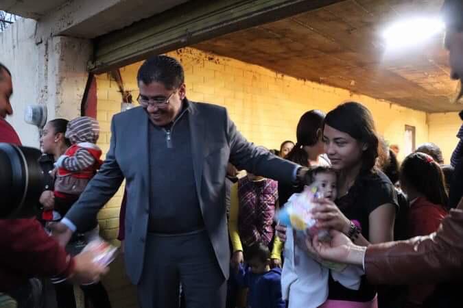 HABITANTES DE LA JOYA Y SECTOR 7 RECIBEN BOLOS, JUGUETES Y COBIJAS