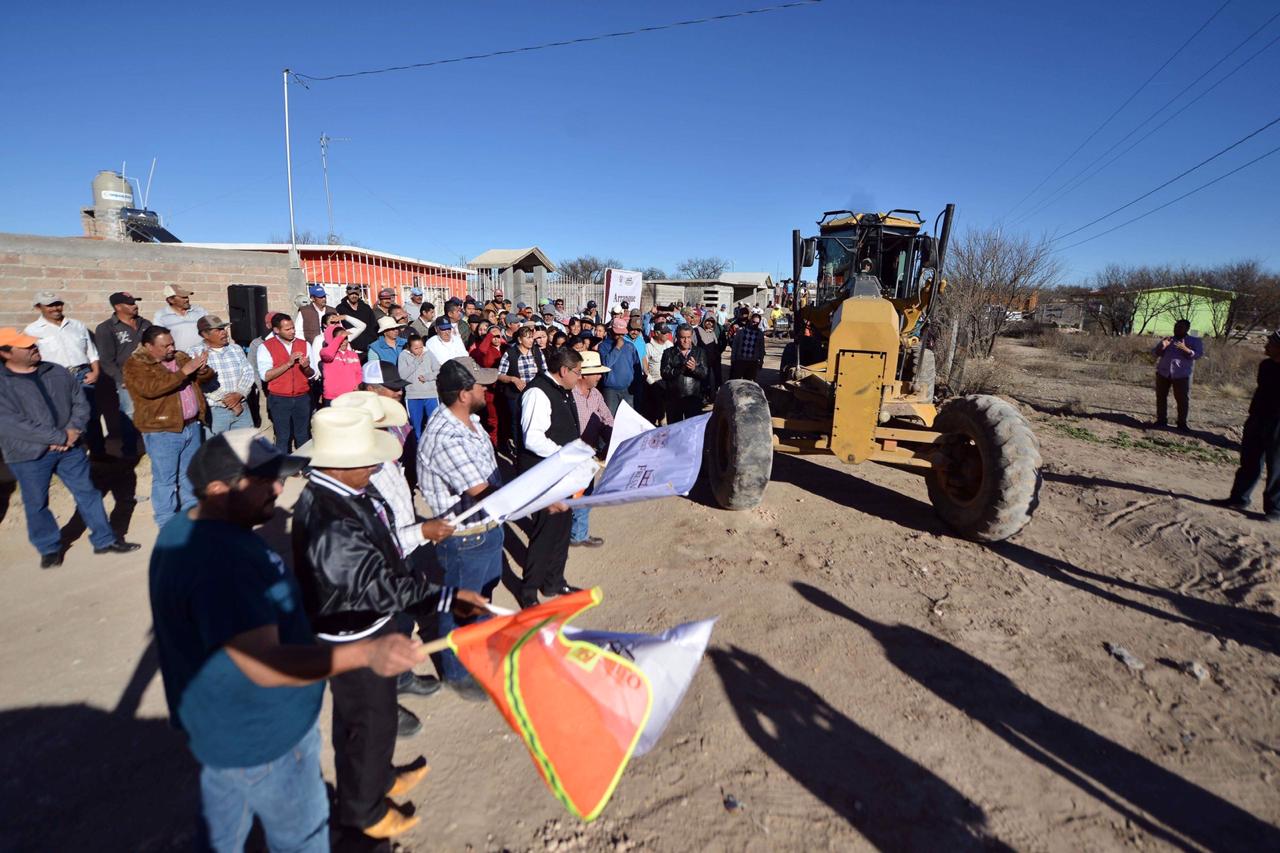 SAÚL MONREAL HACE REALIDAD EL VIEJO ANHELO DE CONSTRUCCIÓN DE LA CARRETERA SAN MIGUEL DEL VERGEL Y MENDOZA