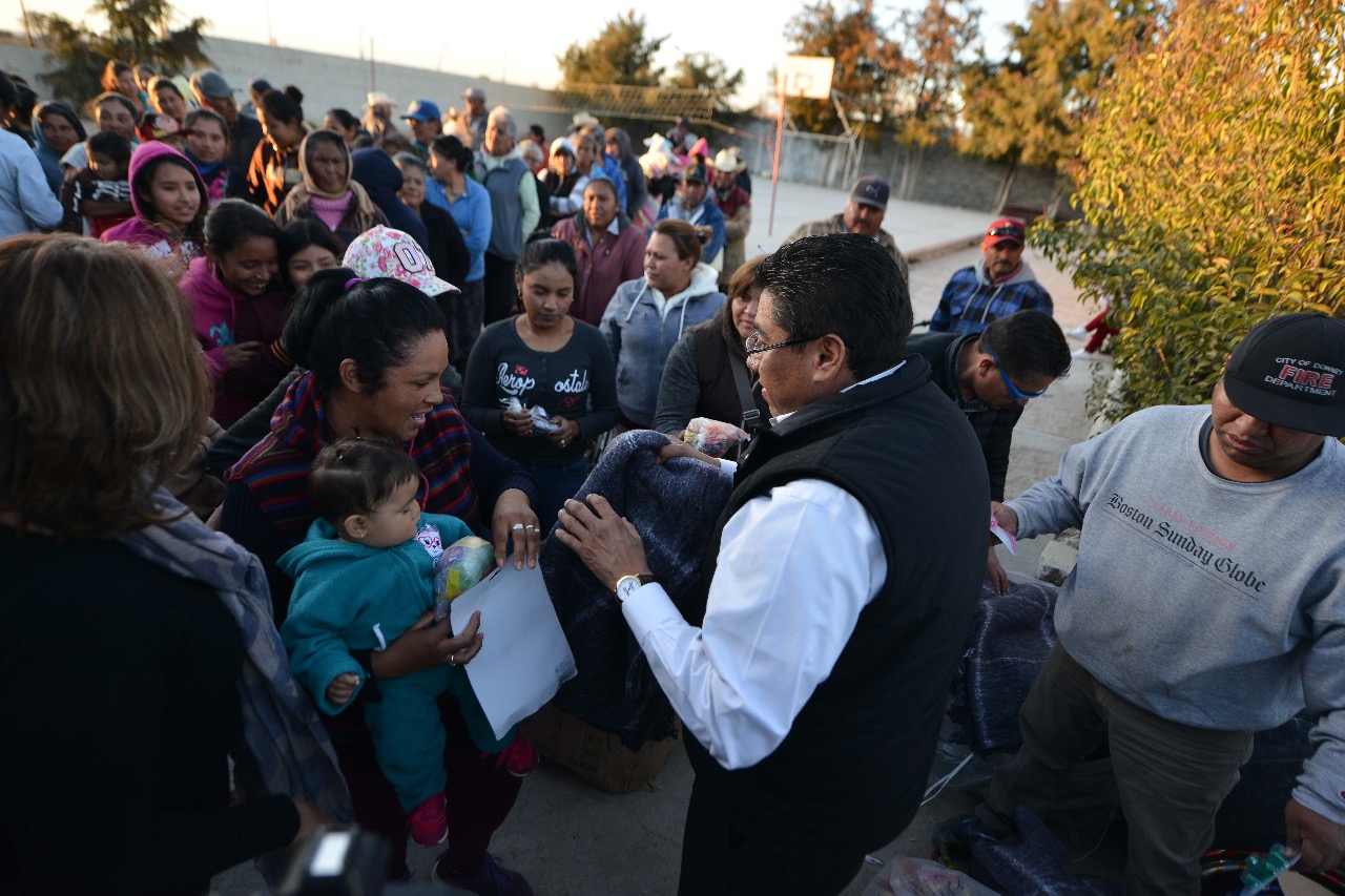 ENTREGA SAÚL MONREAL BOLOS, JUGUETES Y COBIJAS EN COMUNIDADES DE FRESNILLO