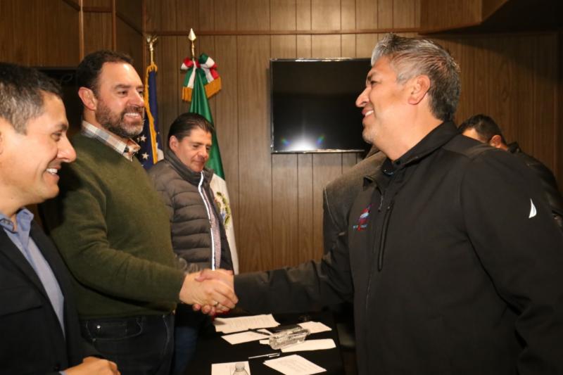 RESPALDAN PAISANOS AL GOBERNADOR TELLO EN DEMANDA DE MAYORES RECURSOS PARA LA COMUNIDAD MIGRANTE