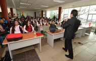 BRINDAN CONFERENCIA MAGISTRAL A ESTUDIANTES EN LA BIBLIOTECA MUNICIPAL