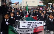 DESFILAN EN FRESNILLO PARA CONMEMORAR EL DÍA DE LA BANDERA