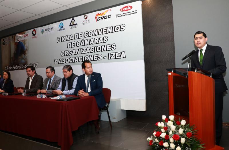 CIERRAN FILAS GOBIERNO DE TELLO Y CÁMARAS EMPRESARIALES CONTRA EL REZAGO EDUCATIVO