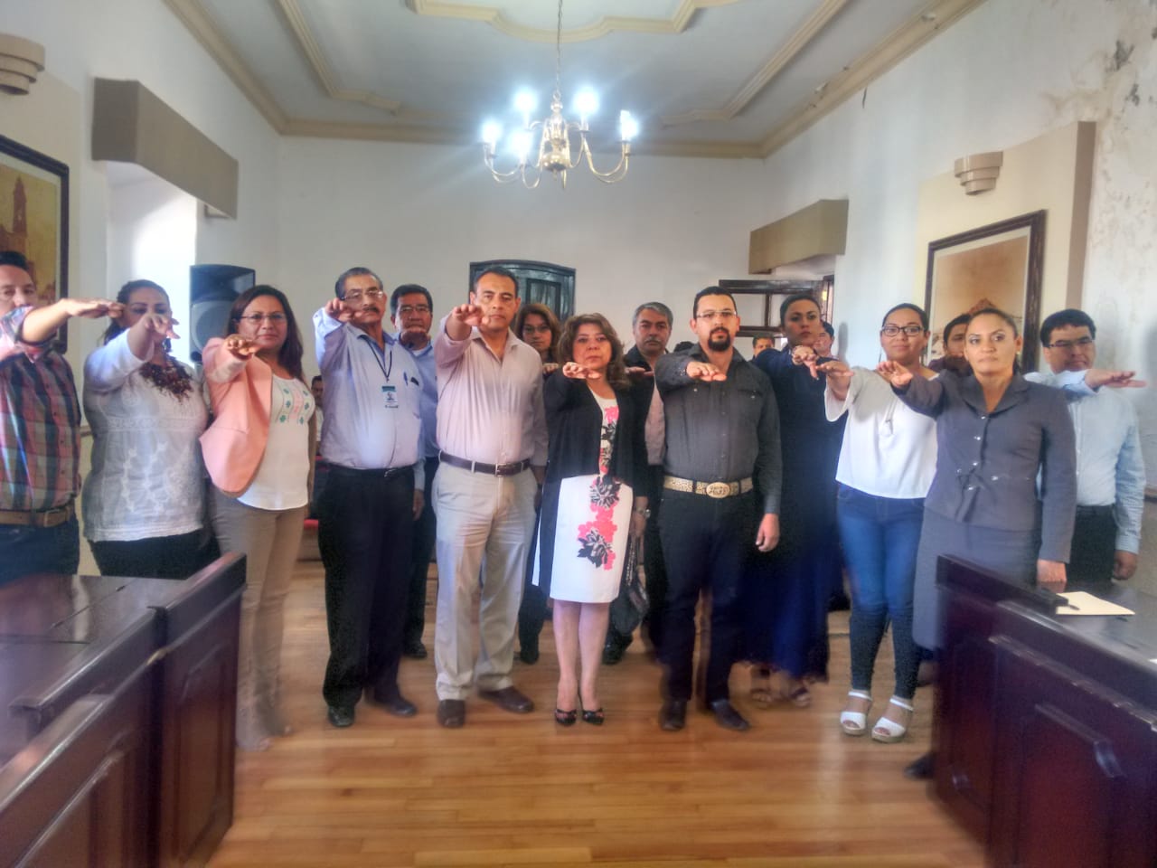 TOMAN PROTESTA INTEGRANTES DEL CONSEJO MUNICIPAL DE PARTICIPACIÓN SOCIAL EN LA EDUCACIÓN