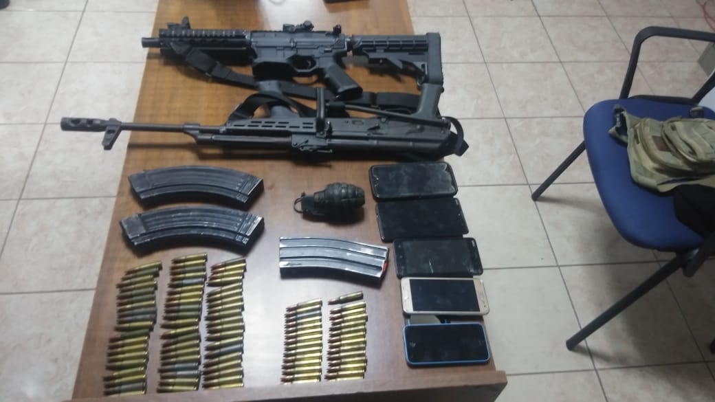 ASEGURA PEP EN LORETO DOS ARMAS DE FUEGO LARGAS, UNA GRANADA Y DETUVO A NUEVE HOMBRES