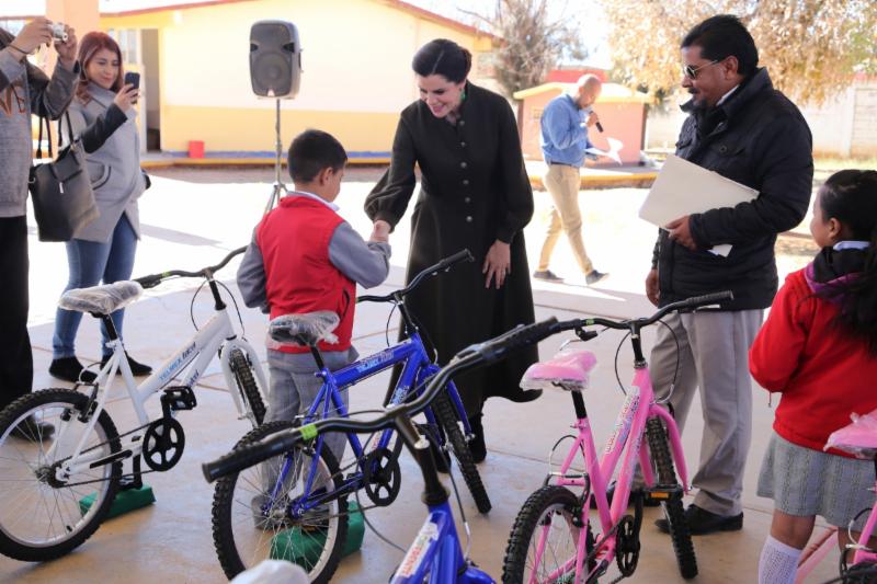 RECIBEN ESTUDIANTES DE VETAGRANDE BICICLETAS DEL PROGRAMA AYÚDAME A LLEGAR A MI ESCUELA