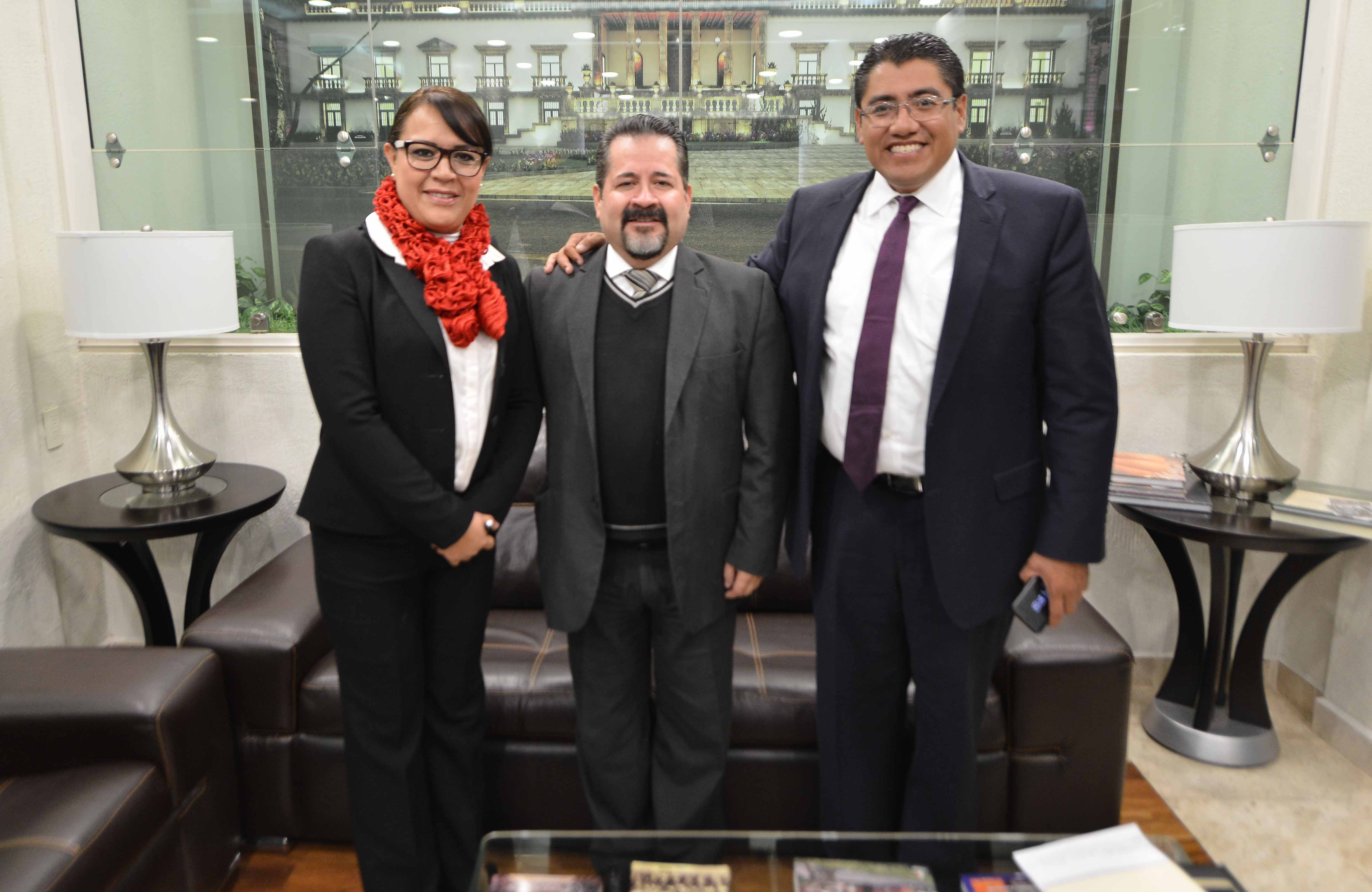 FIRMAN CONVENIO ICATEZ Y MUNICIPIO DE FRESNILLO