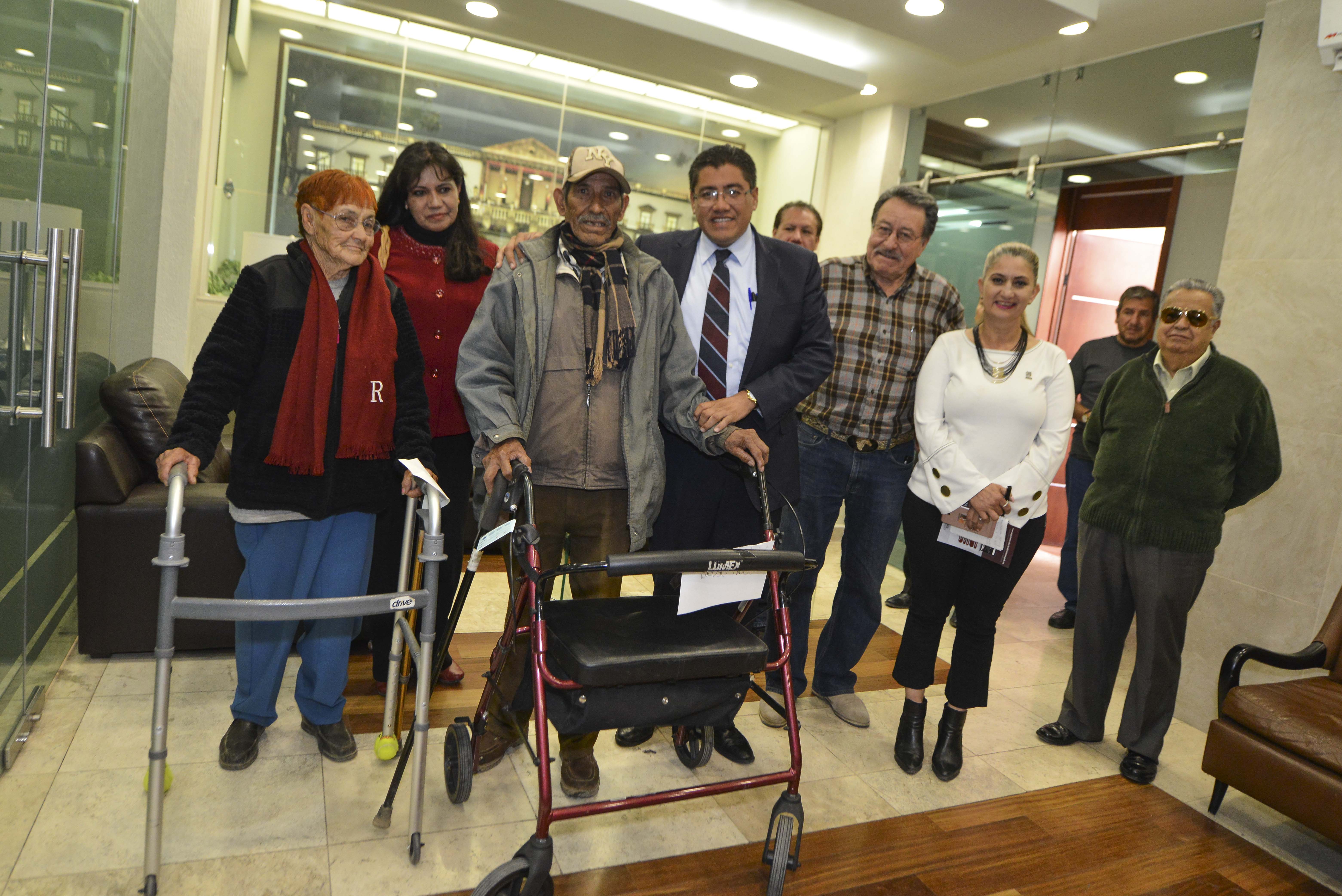 ENTREGA SAÚL MONREAL APARATOS FUNCIONALES PARA DISCAPACITADOS