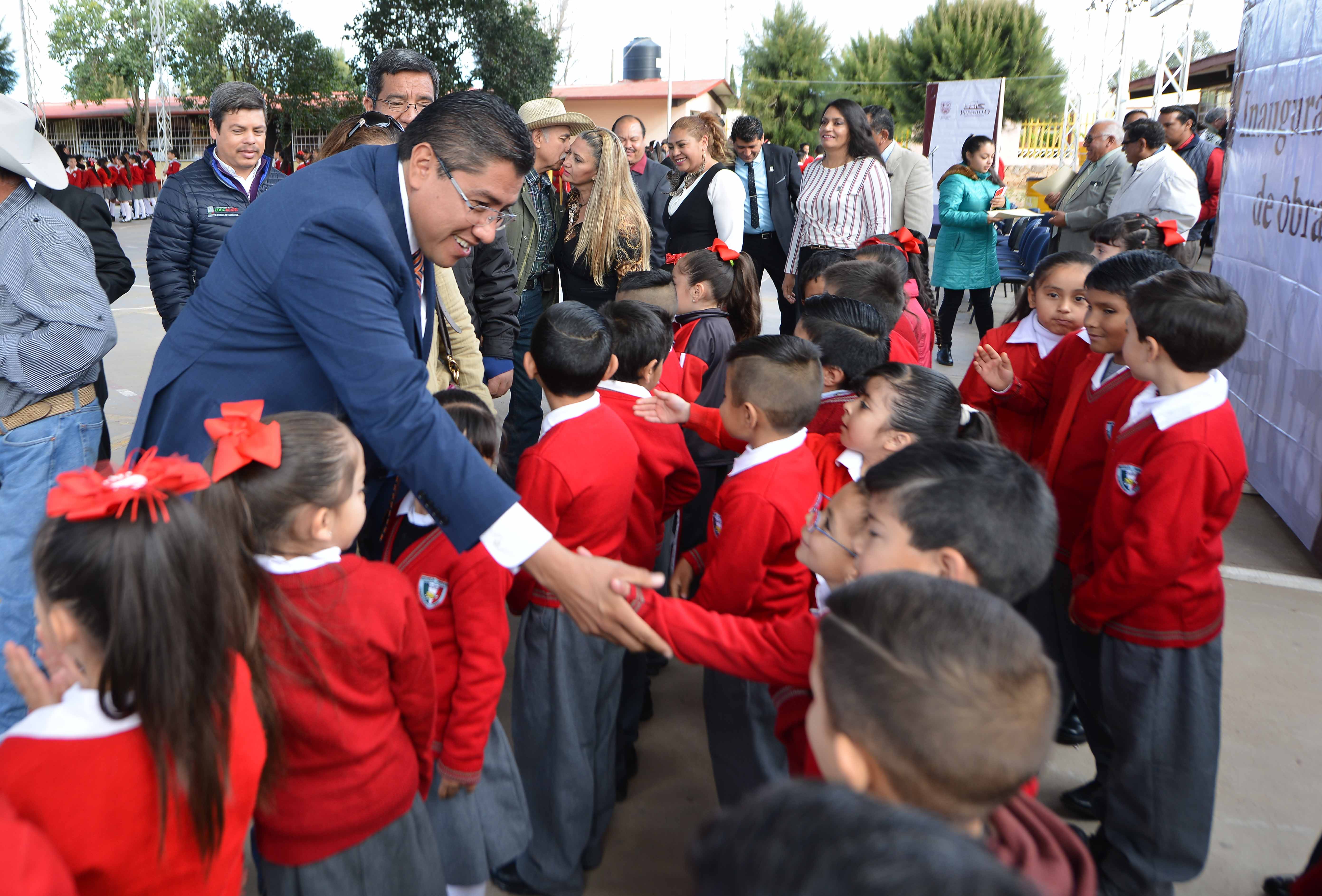 ENTREGA SAÚL MONREAL BARDA PERIMETRAL EN ESCUELA PROGRESO