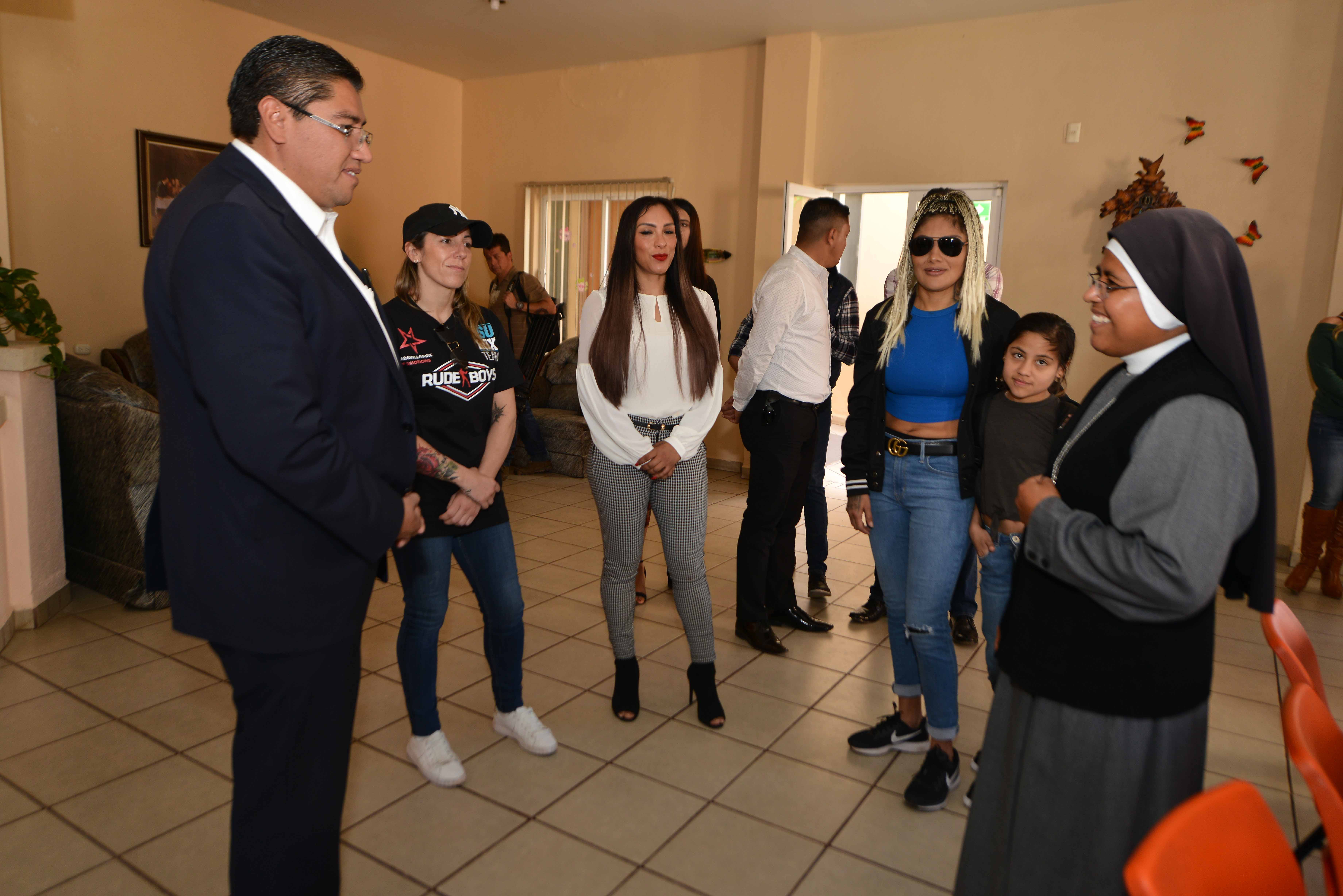 VISITAN LAS BOXEADORAS MARIANA “BARBIE” JUÁREZ Y EVA MARÍA NARANJO CASA HOGAR EN FRESNILLO