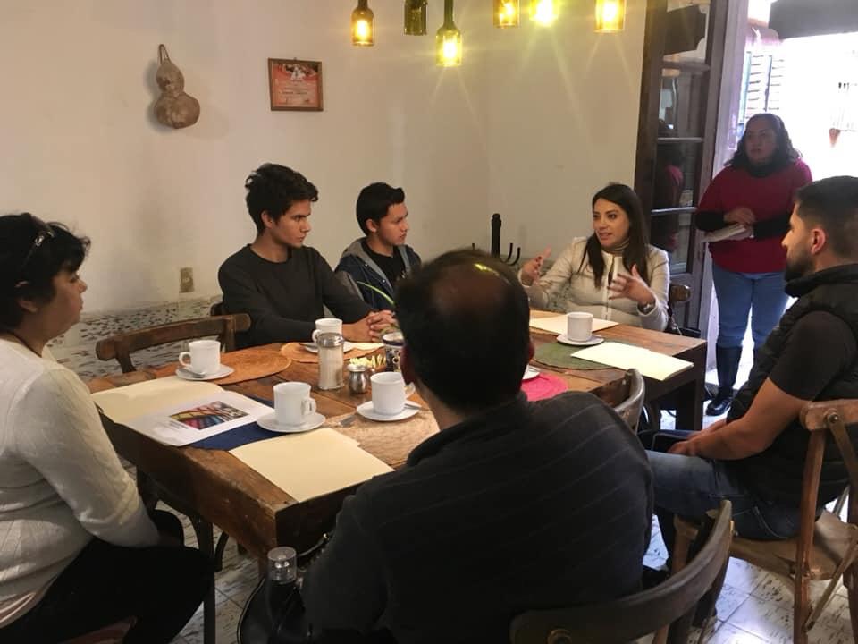 SE REÚNE EMMA LISSET CON ARTESANOS QUE ELABORAN TRAJES CHARROS