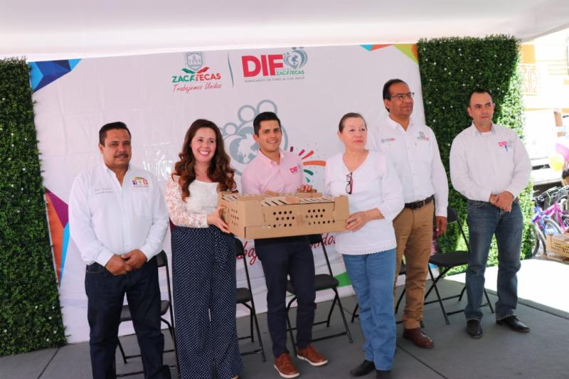 RECIBEN HABITANTES DE PALMAREJO, MOYAHUA APOYOS Y SERVICIOS GUBERNAMENTALES CON FERIA DIFERENTE