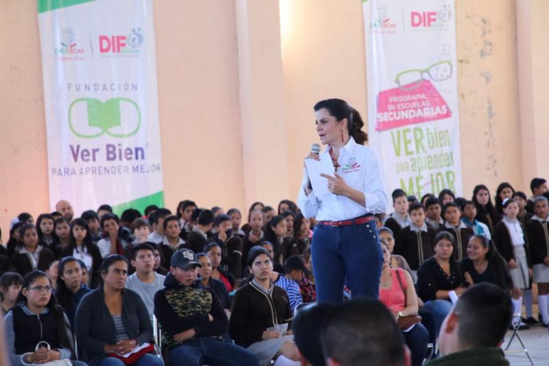 RECIBEN LENTES 240 ESTUDIANTES DE SECUNDARIA DE SANTA MARÍA DE LA PAZ, TLALTENANGO Y MOMAX