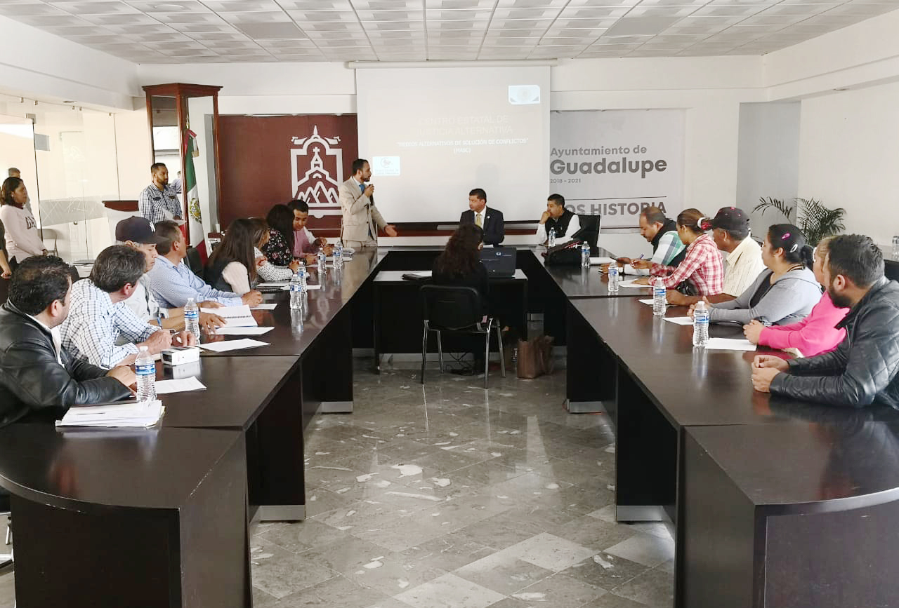 “MECANISMOS ALTERNOS DE SOLUCIÓN DE CONTROVERSIAS, COADYUVAN A LA CONSTRUCCIÓN DE LA PACIFICACIÓN SOCIAL”: FLORES RODRÍGUEZ