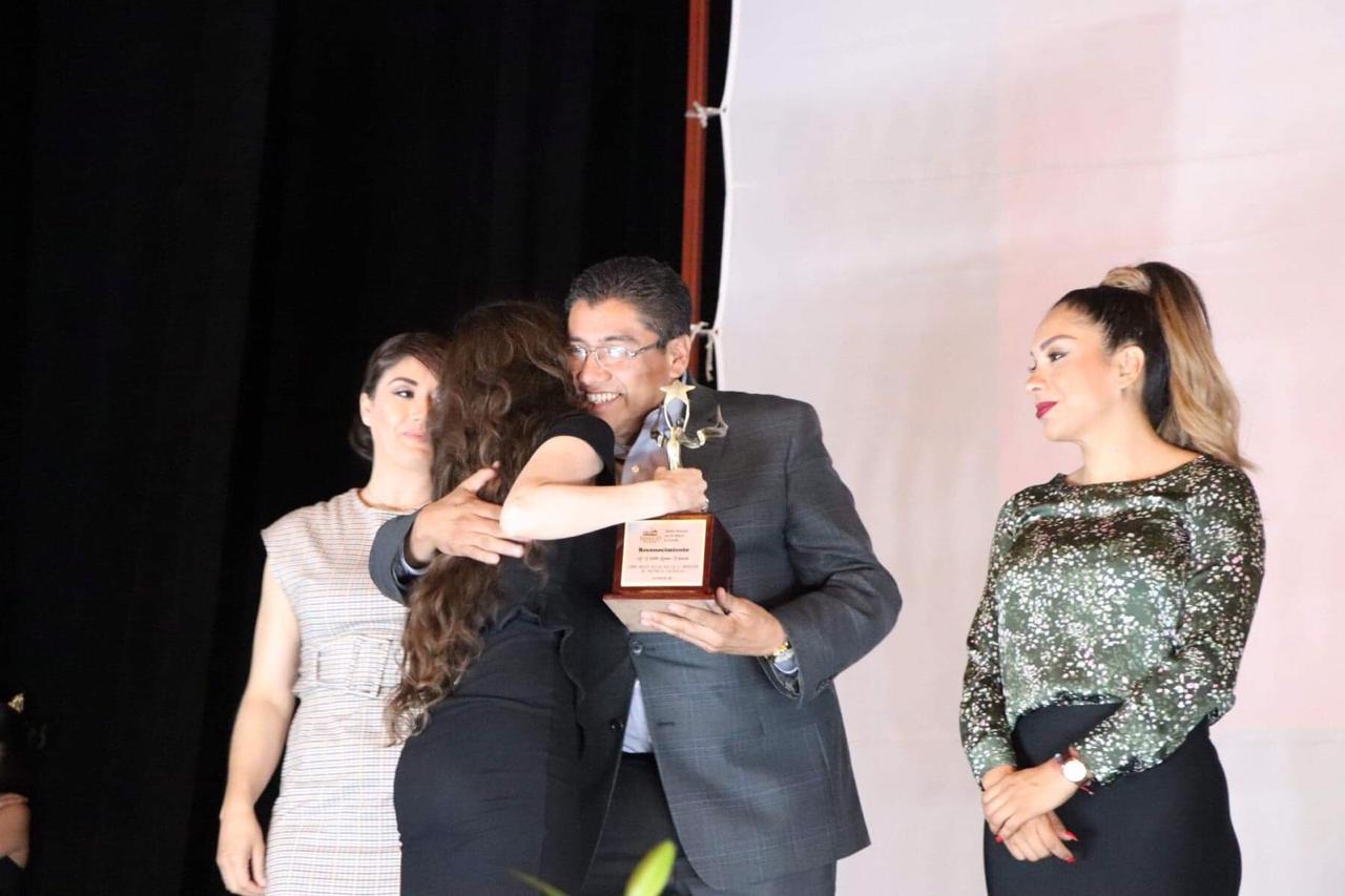 ENTREGAN RECONOCIMIENTOS A MUJERES DESTACADAS DE EL MINERAL