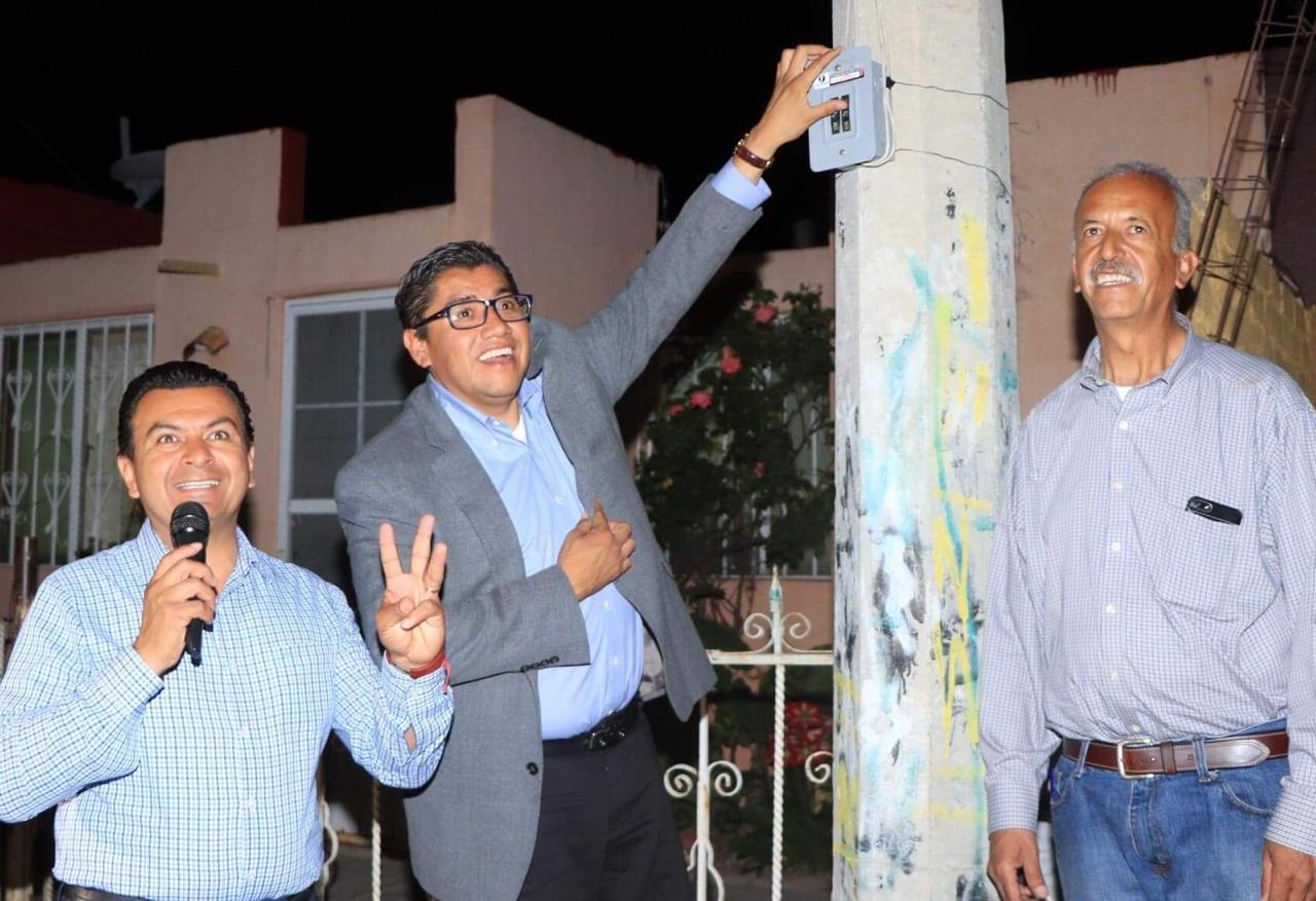 INSTALAN LUMINARIAS EN LA CARRETERA A ESTACIÓN SAN JOSÉ Y FRACCIONAMIENTO VENUSTIANO CARRANZA