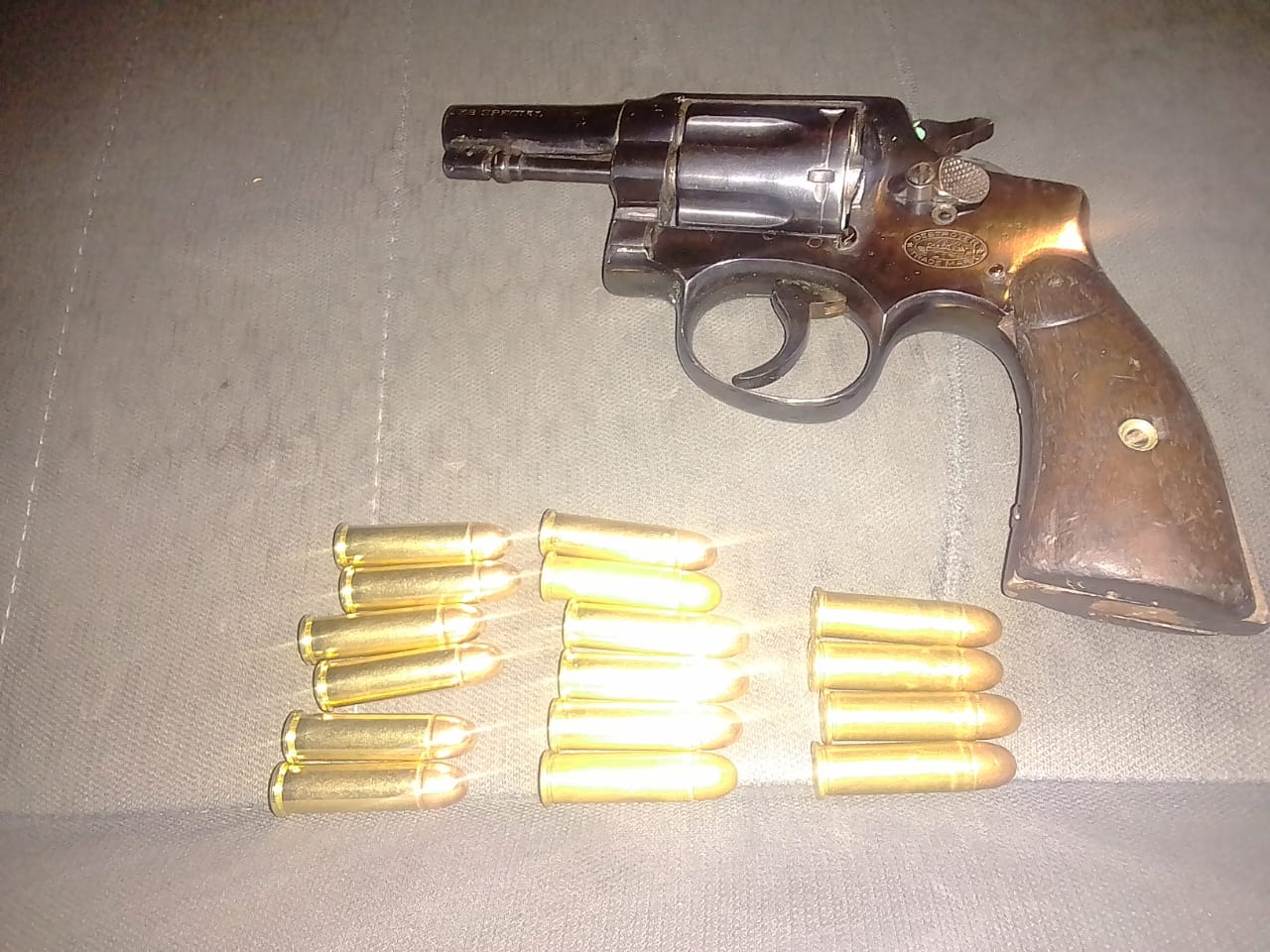 PERSONAL MILITAR Y ELEMENTOS DE LA PEP DETUVIERON EN FRESNILLO A UN HOMBRE POR LA POSESIÓN DE UN ARMA DE FUEGO CORTA