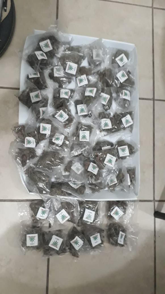 POR POSESIÓN DE DOSIS DE DROGAS, DETUVO PEP A DOS HOMBRES EN CIUDAD CUAUHTÉMOC