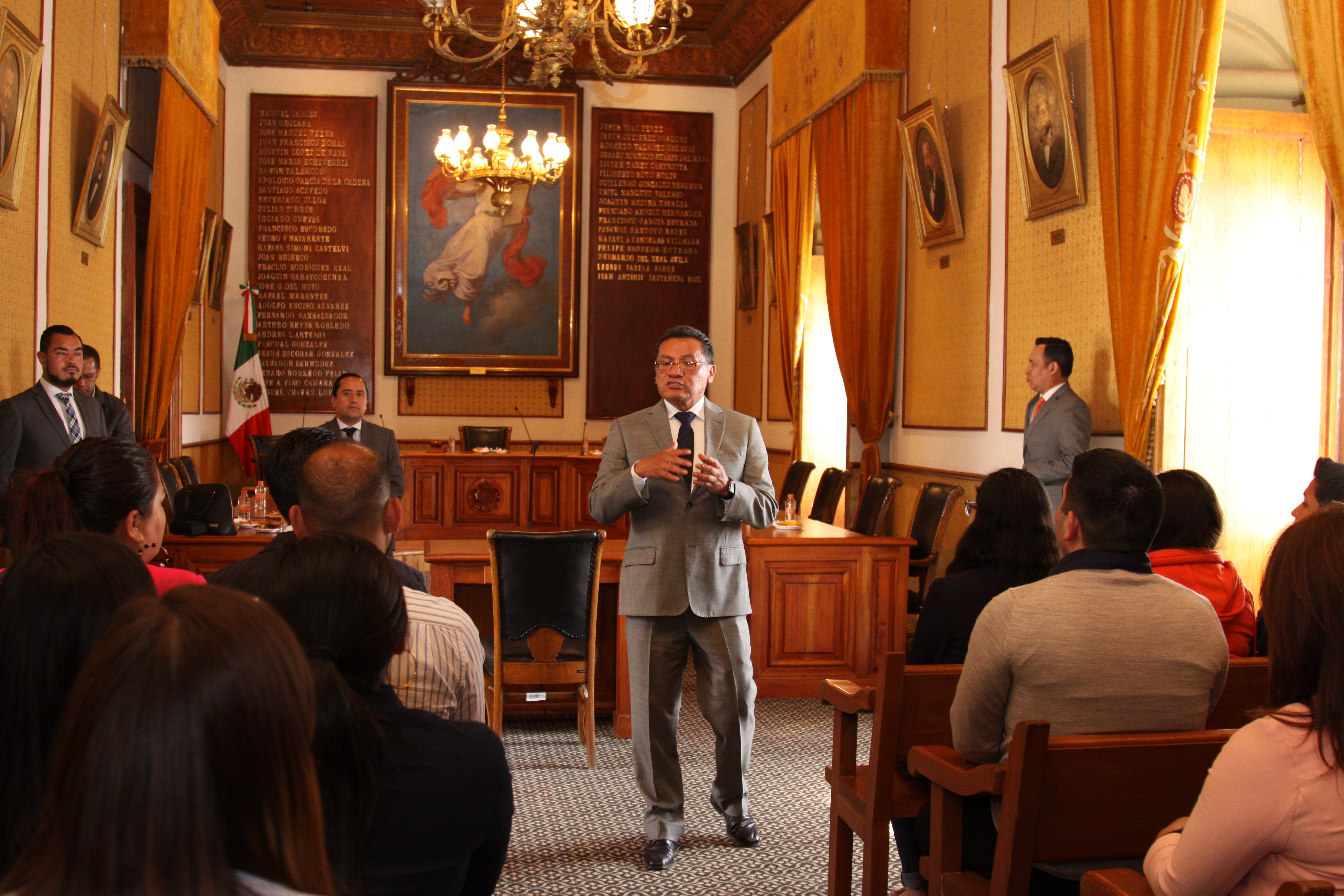 MAGISTRADO ARMANDO ÁVALOS COMPARTE CON ESTUDIANTES CHARLA SOBRE LA DELICADA TAREA DE IMPARTIR JUSTICIA