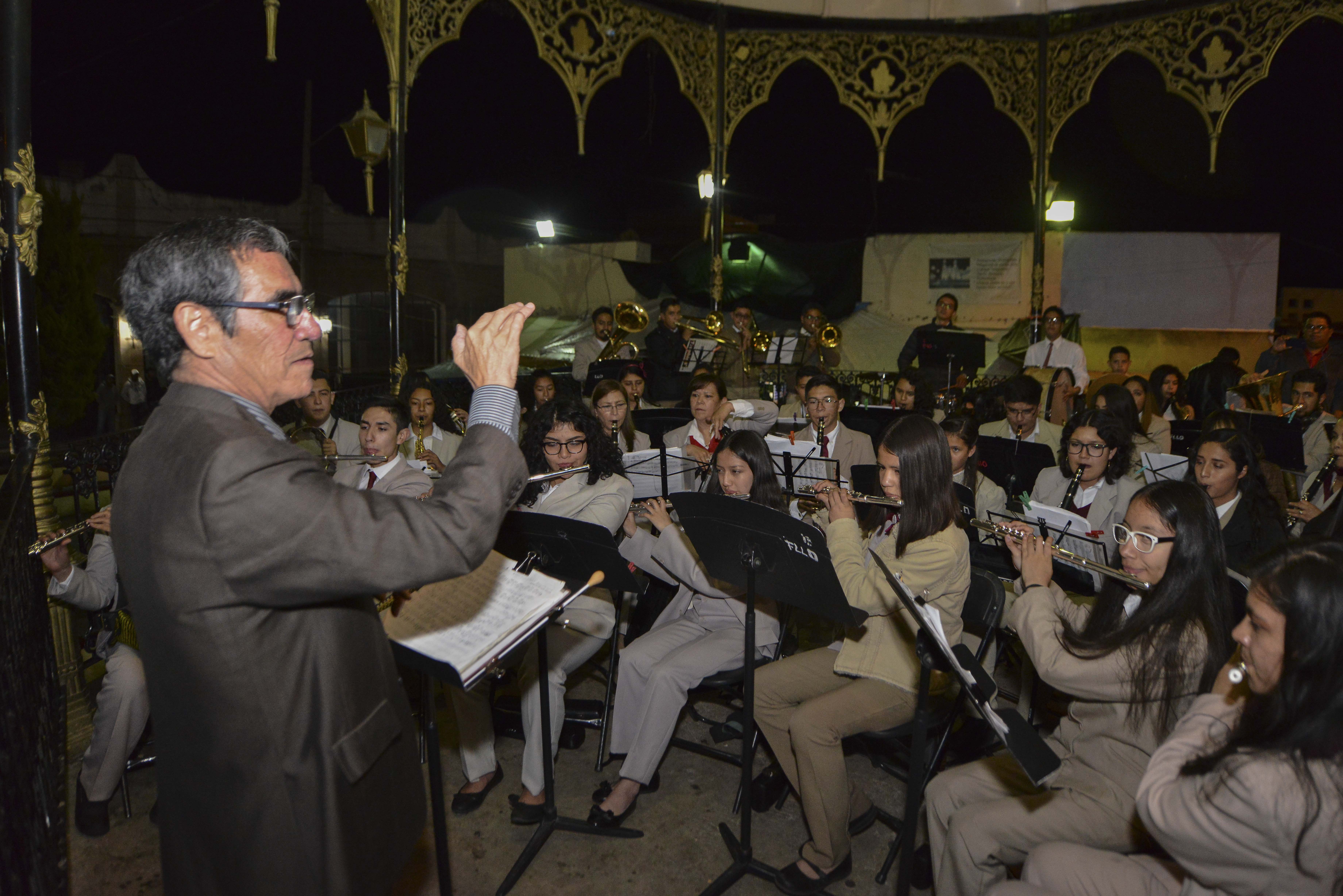 LA BANDA SINFÓNICA MUNICIPAL DELEITA A LOS PLATERENSES