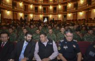 SE REUNE SAÚL MONREAL CON POLICÍAS Y MILITARES