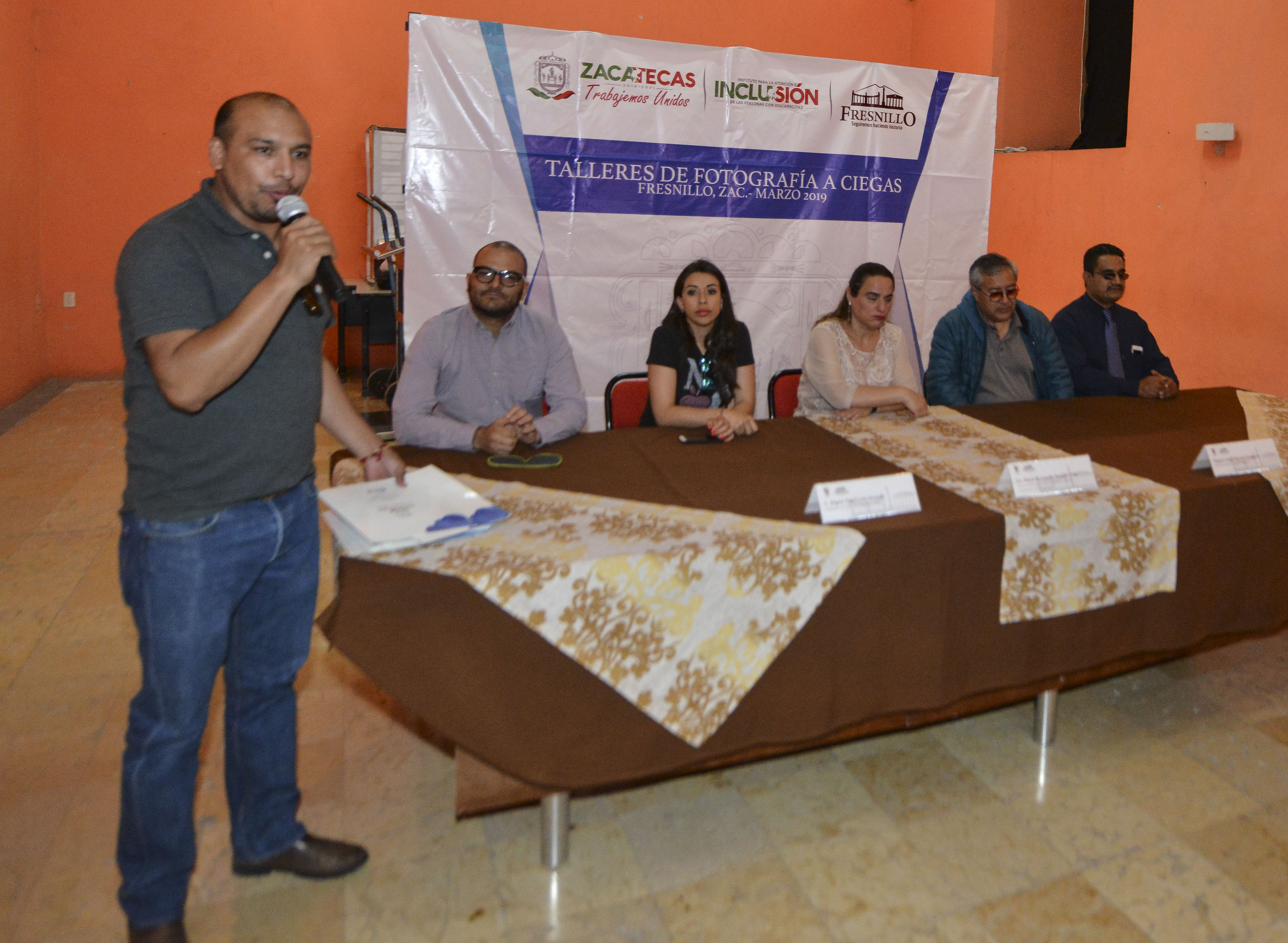 FINALIZA TALLER DE FOTOGRAFÍA A CIEGAS