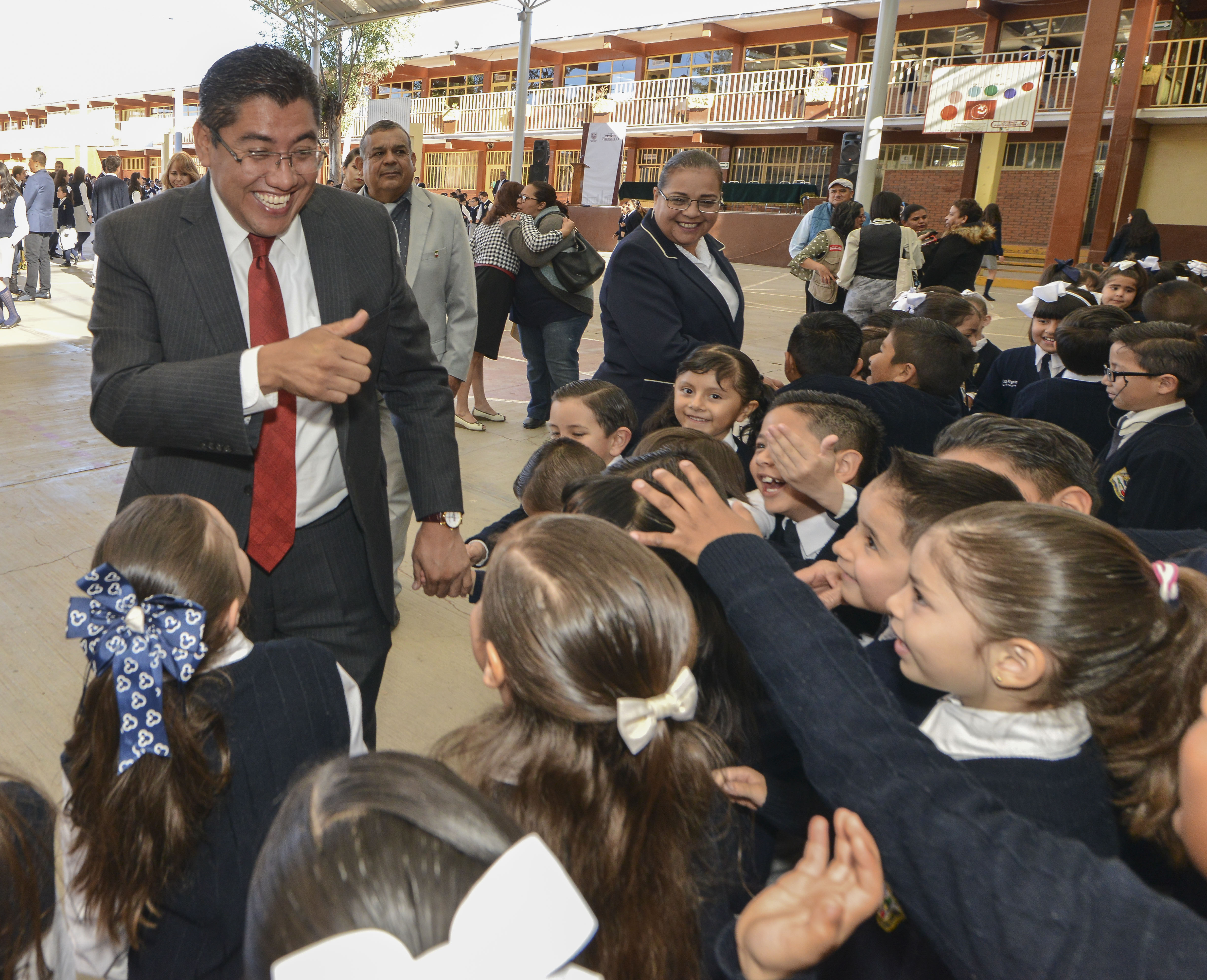 RECONOCE SAÚL MONREAL AL COLEGIO FRESNILLO EN EL CENTENARIO DE SU FUNDACIÓN