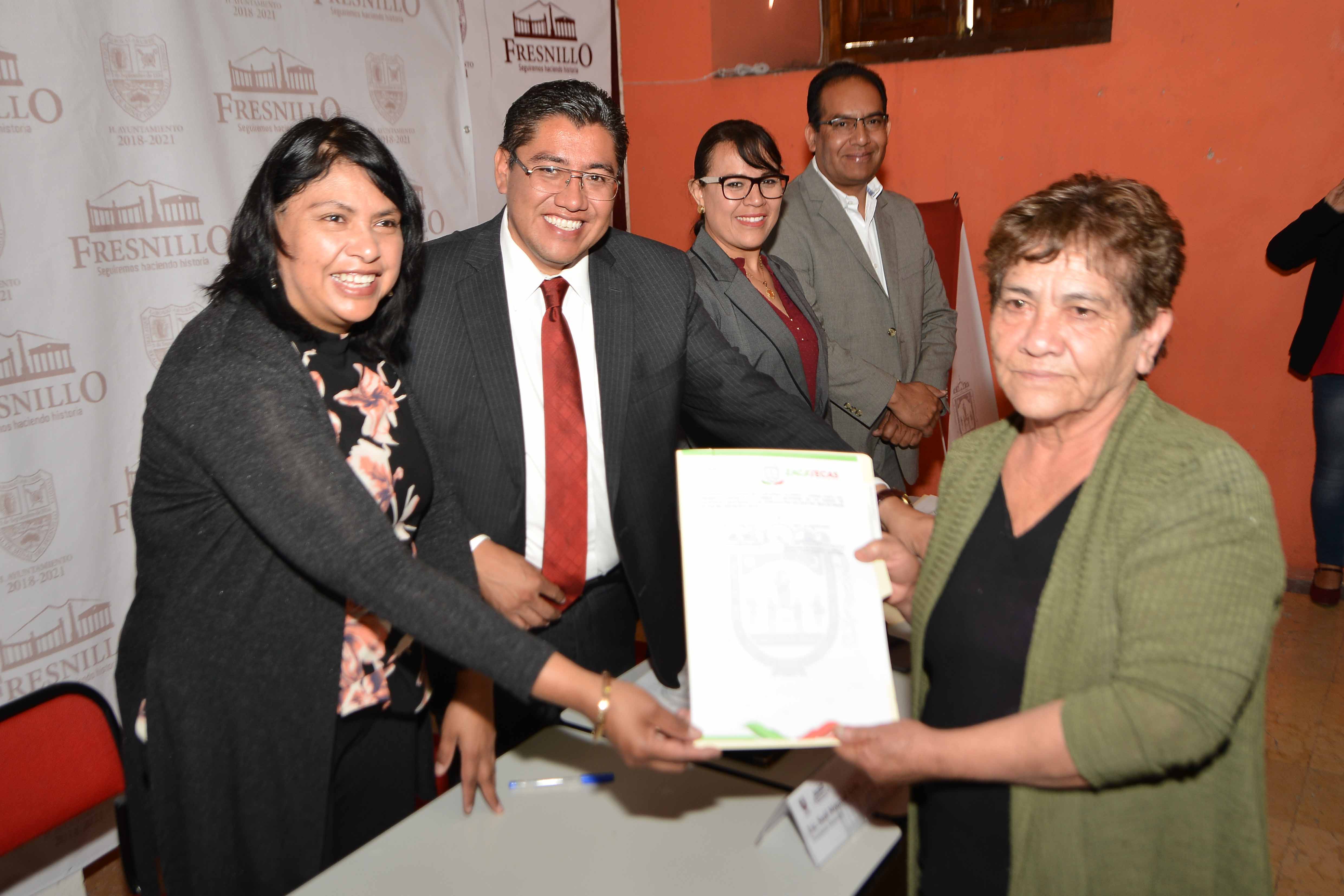 GOBIERNO MUNICIPAL FIRMÓ CONVENIO CON SEDUVOT Y ENTREGAN 61 ESCRITURAS A FRESNILLENSES