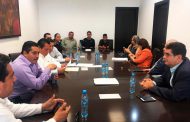 REGRESAN A CLASES 17 MIL ESTUDIANTES; CONJURAN HUELGA EN COBAEZ