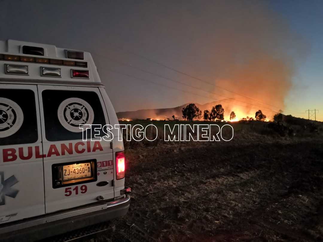 BOMBEROS FRESNILLO, SE RIFA LA VIDA AL CONTROLAR MEGA INCENDIO