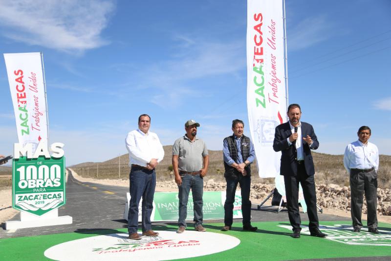 CUMPLE GOBERNADOR TELLO CON EL DESARROLLO SOCIAL Y URBANO DEL SEMIDESIERTO