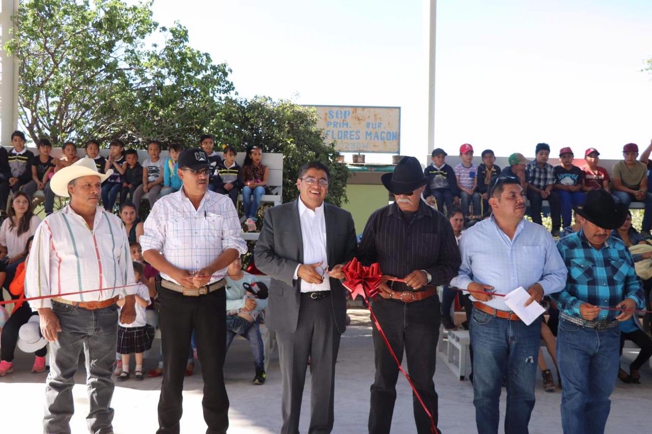 ENTREGA SAÚL MONREAL DOMO EN LA PRIMARIA DE COLONIA GUANAJUATO