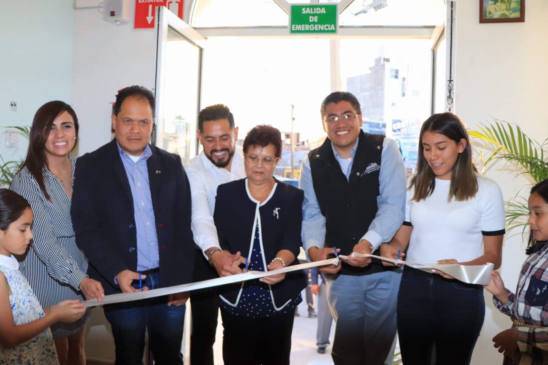 INAUGURAN NUEVAS INSTALACIONES DE CAMARÓN & KNITO
