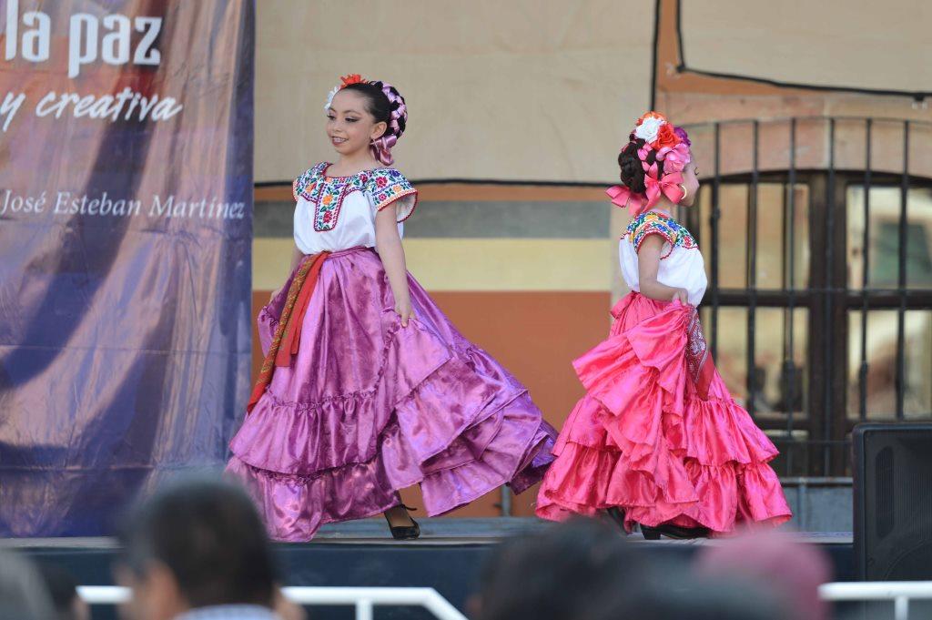 LLENAN DE COLOR Y TRADICIÓN EL FORO DE CULTURAS DEL MUNDO