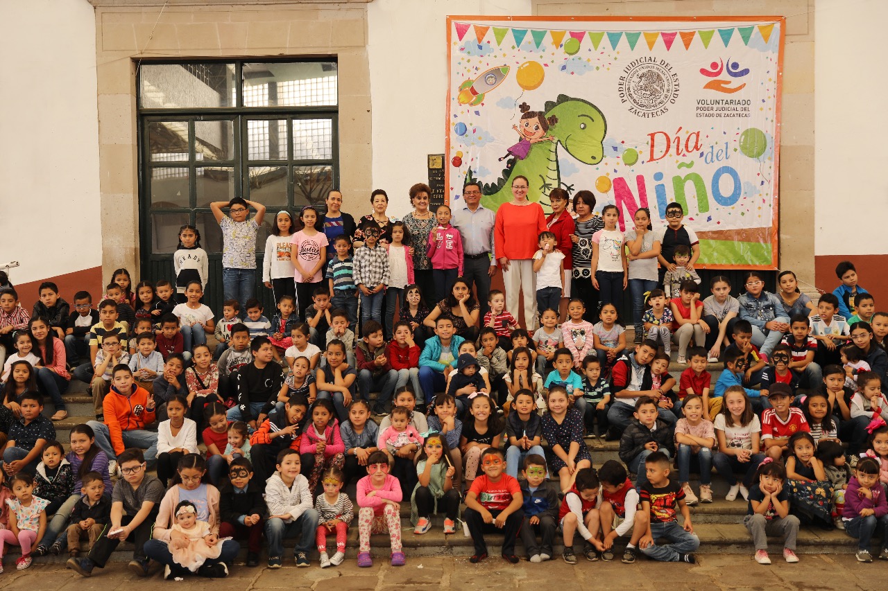 EN FAMILIA FESTEJAN EL DÍA DEL NIÑO EN EL PODER JUDICIAL