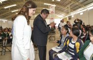 ENTREGAN LENTES SAÚL MONREAL Y CRISTINA RODRÍGUEZ A ESTUDIANTES DE SECUNDARIAS