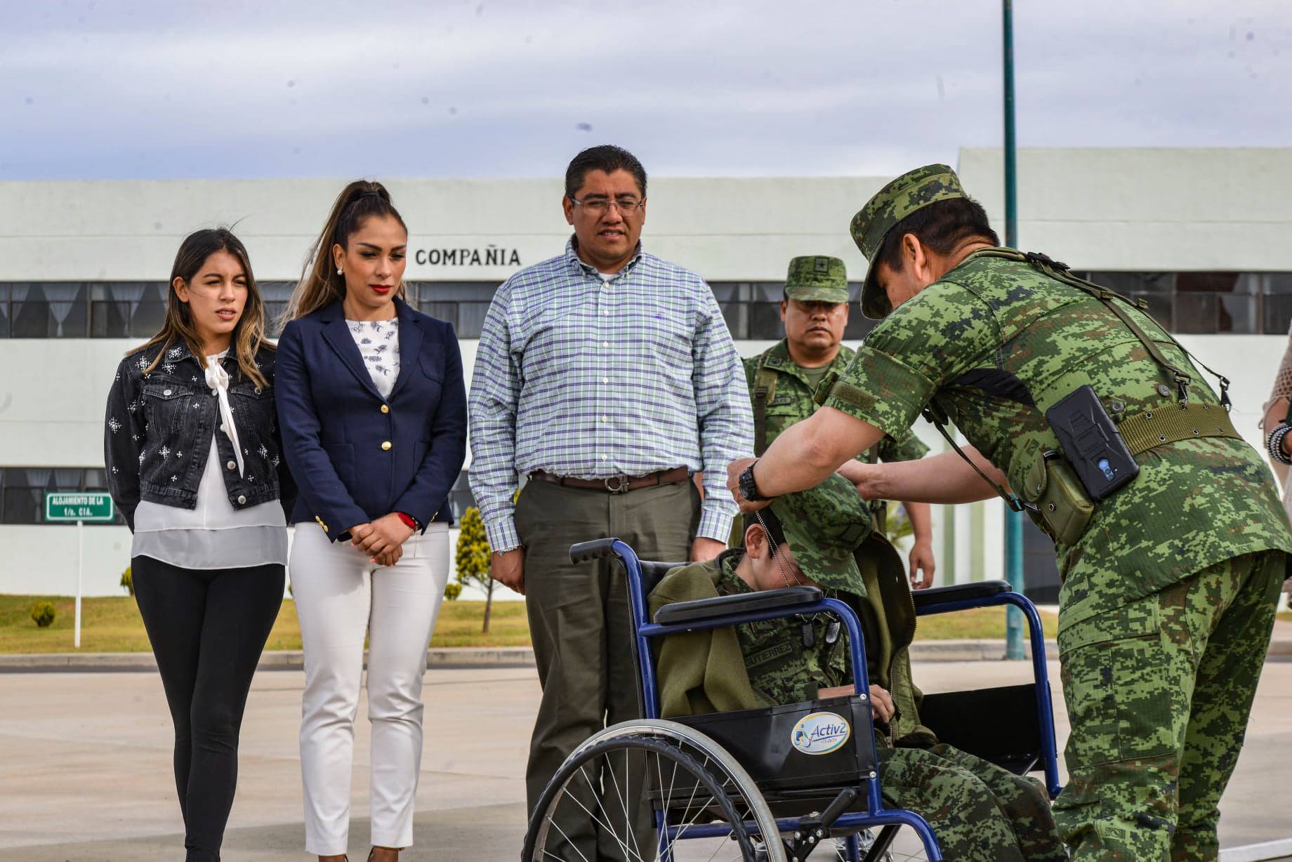 SAÚL MONREAL TESTIGO DE HONOR EN LA CEREMONIA SOLDADO POR UN DÍA.