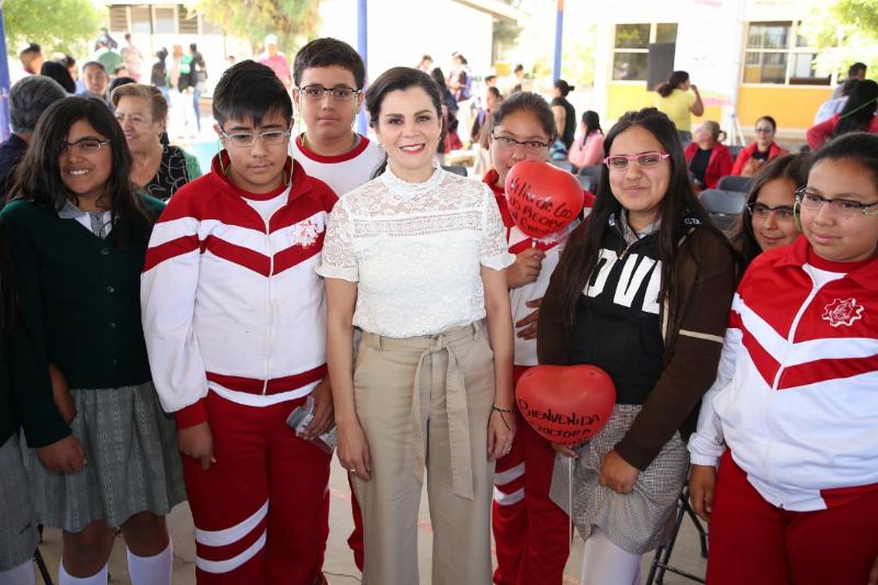 RECIBEN 300 ESTUDIANTES DE VILLA DE COS APOYO DE LENTES DEL PROGRAMA VER BIEN PARA APRENDER MEJOR